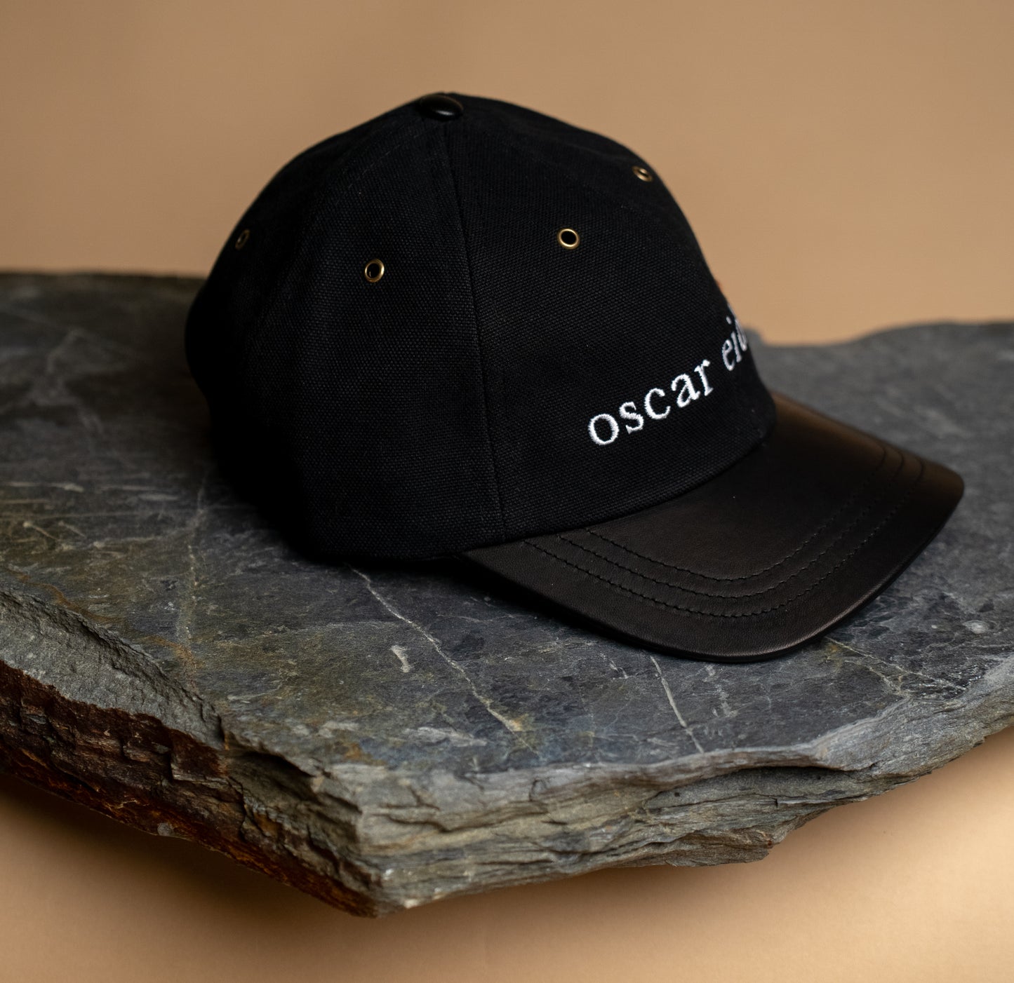 Fujikinbai Embroidered Leather Cap - Black