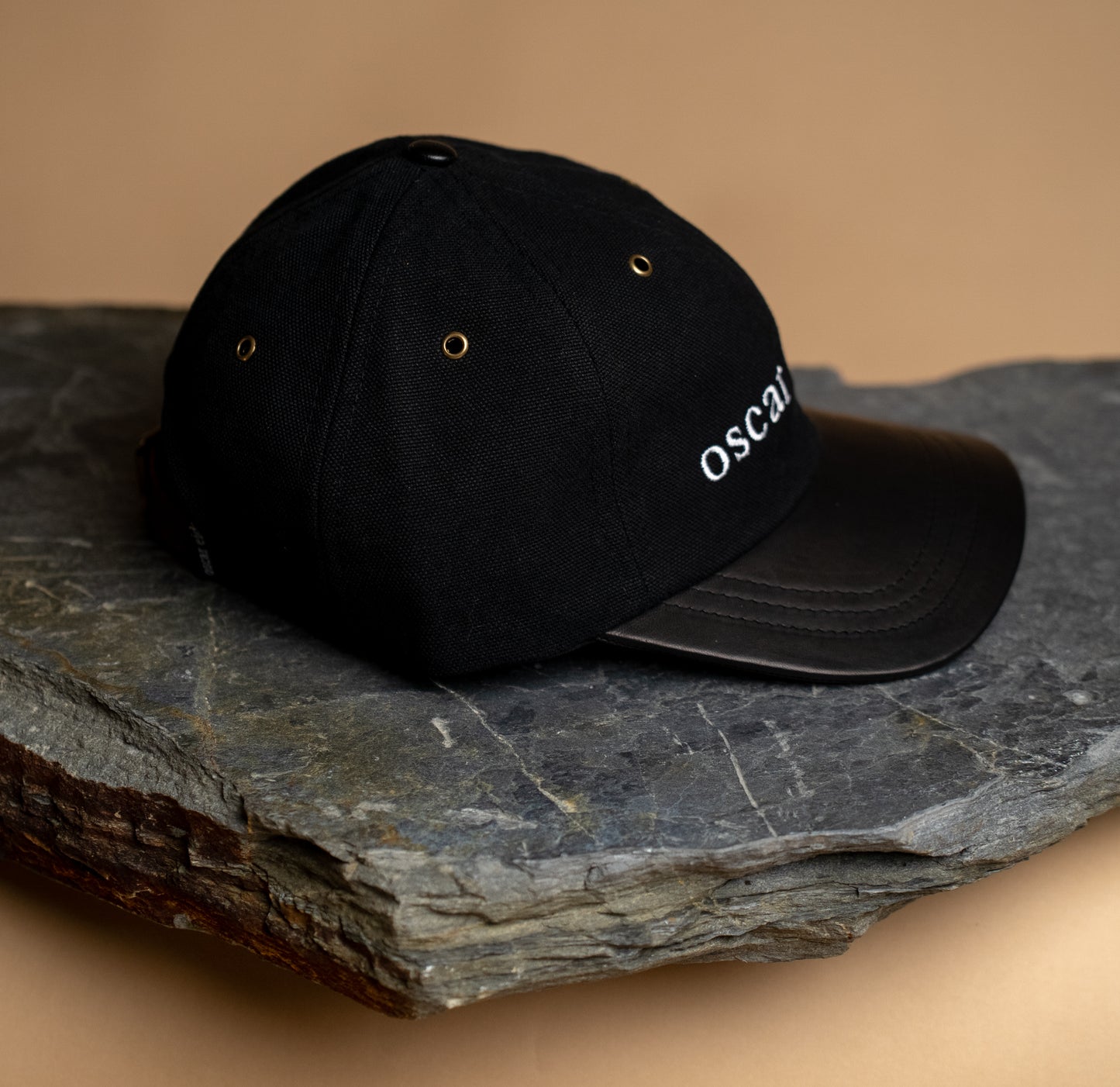 Fujikinbai Embroidered Leather Cap - Black