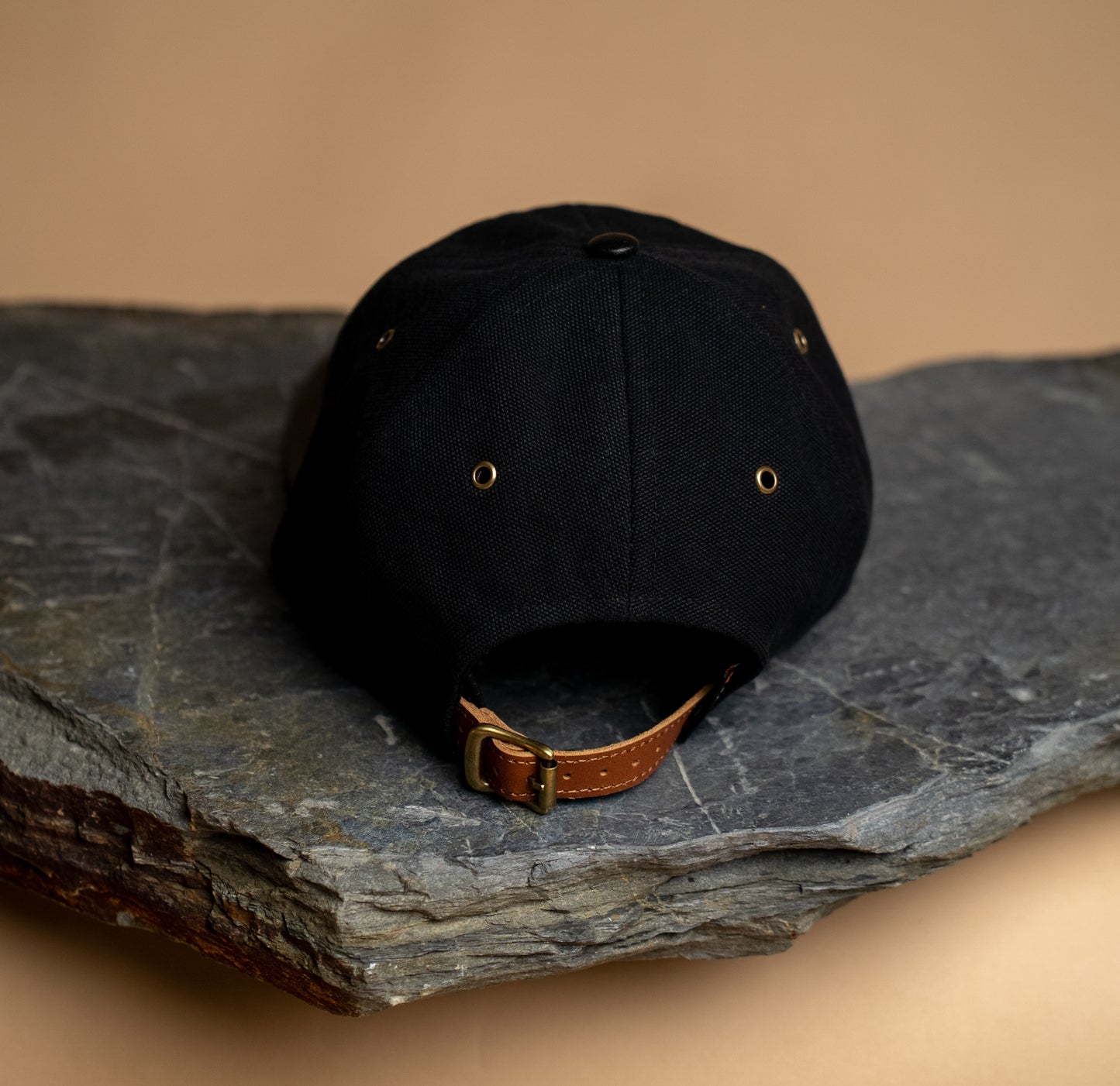 Fujikinbai Embroidered Leather Cap - Black