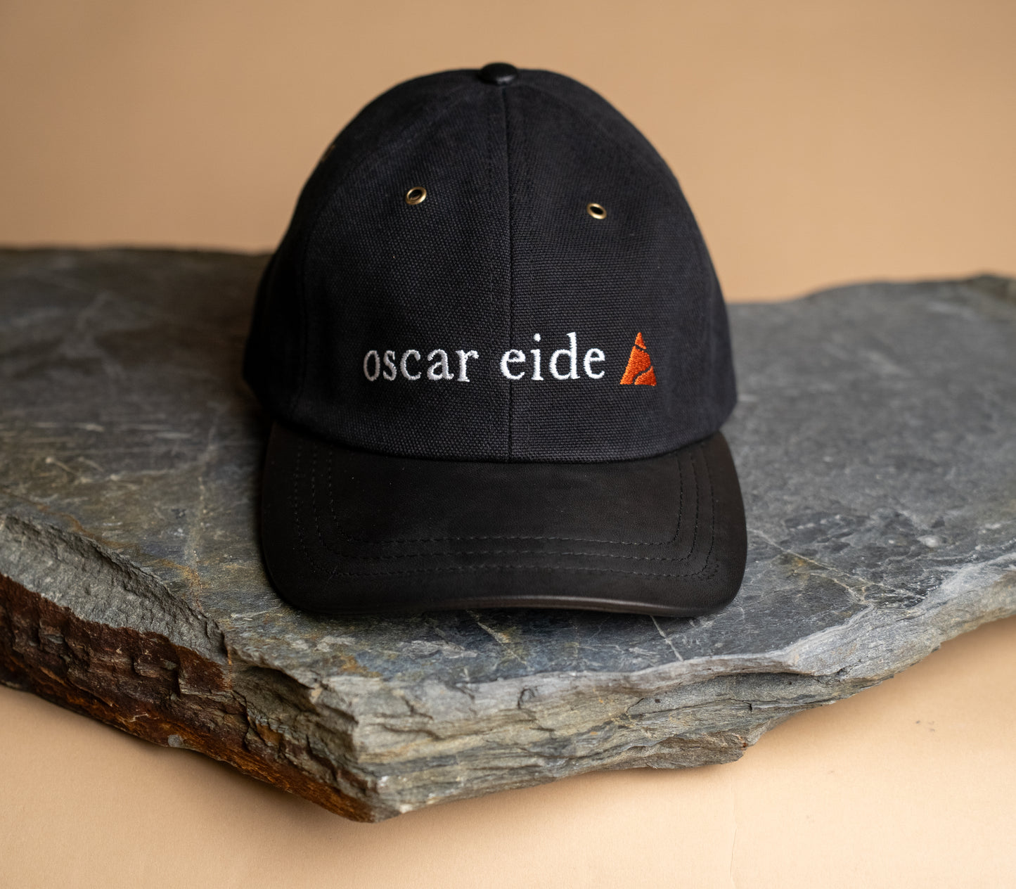 Fujikinbai Embroidered Leather Cap - Black